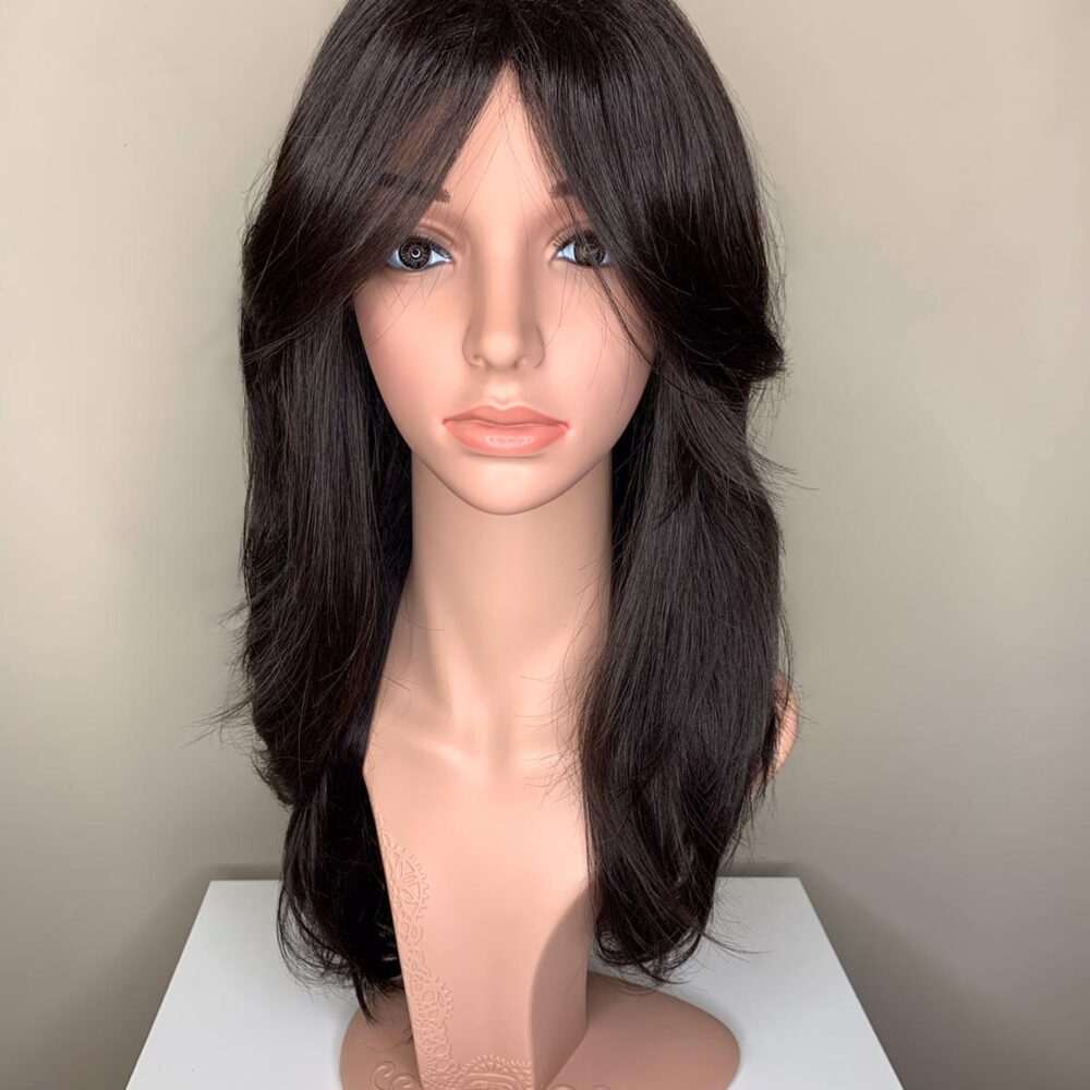 Синтетична перука-дълга права. Универсален размер-регулира се удобно чрез мини ластични коланчета. Различни цветове.Машинна изработка,подлежи на измиване и топлинна обработка до 130 градуса.Дишаща