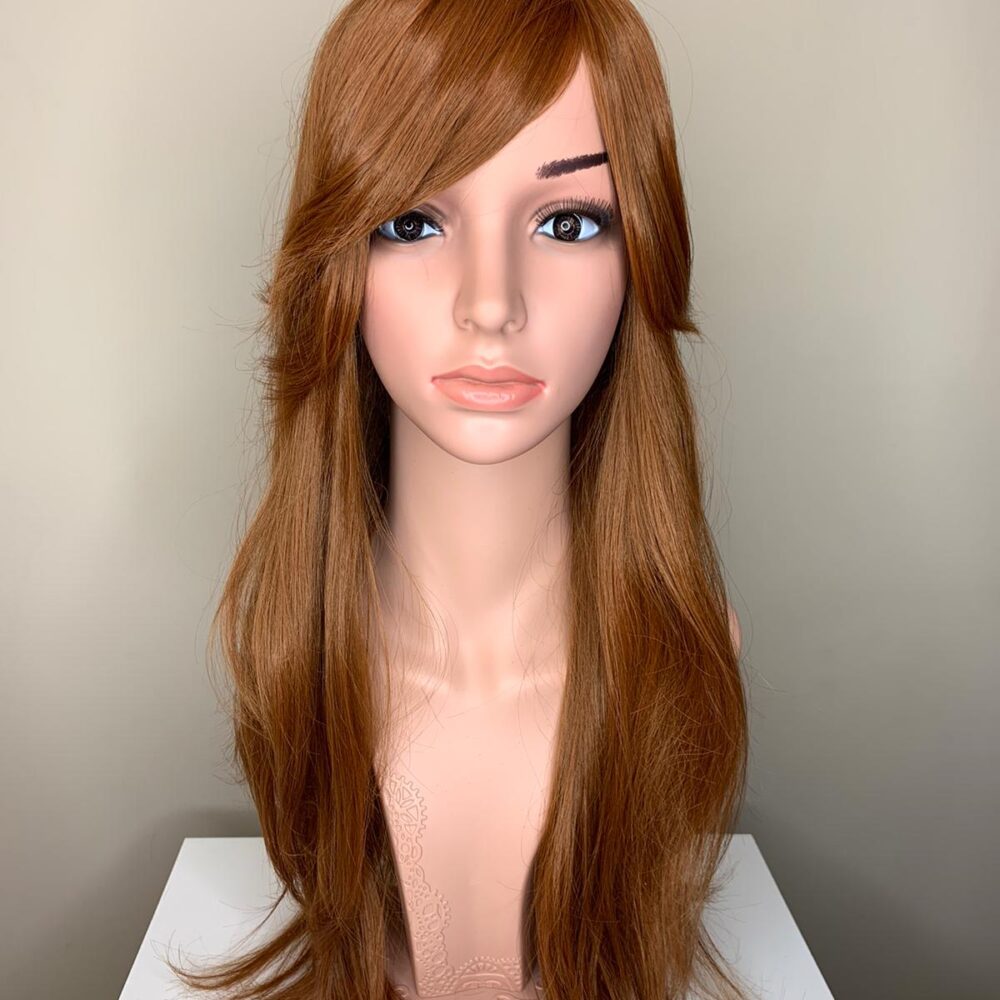 Синтетична перука-дълга права. Универсален размер-регулира се удобно чрез мини ластични коланчета. Различни цветове.Машинна изработка,подлежи на измиване и топлинна обработка до 130 градуса.Дишаща