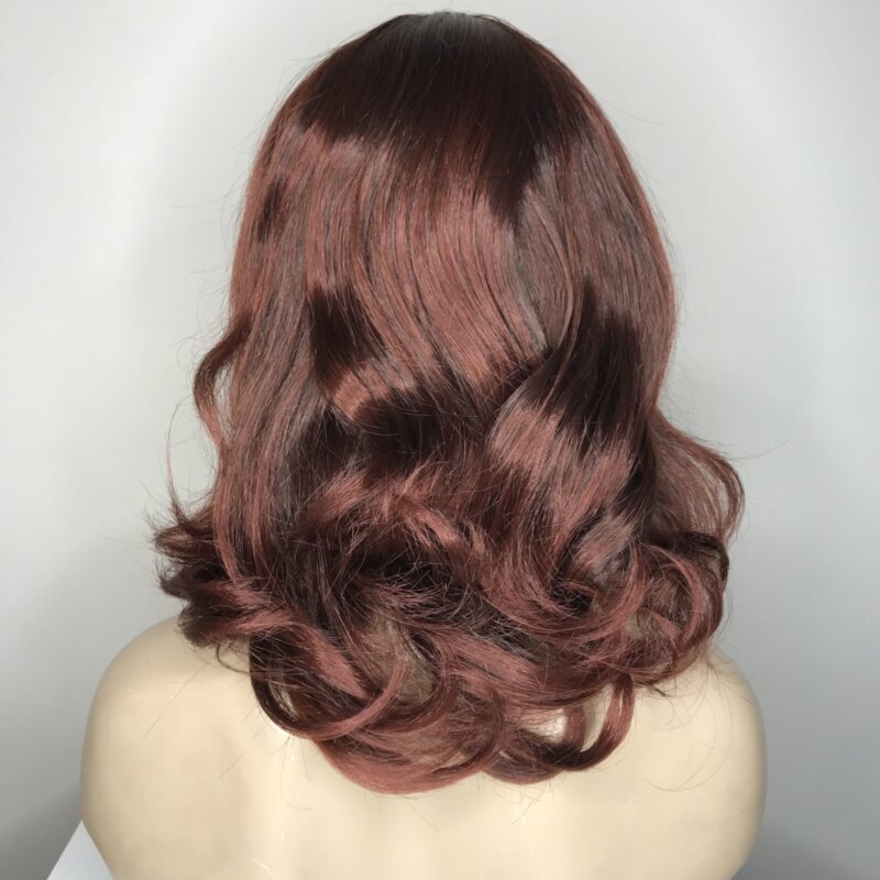 Синтетична перука-средно дълга права. Универсален размер-регулира се удобно чрез мини ластични коланчета. Различни цветове.Машинна изработка,подлежи на измиване и топлинна обработка до 130 градуса.Дишащ