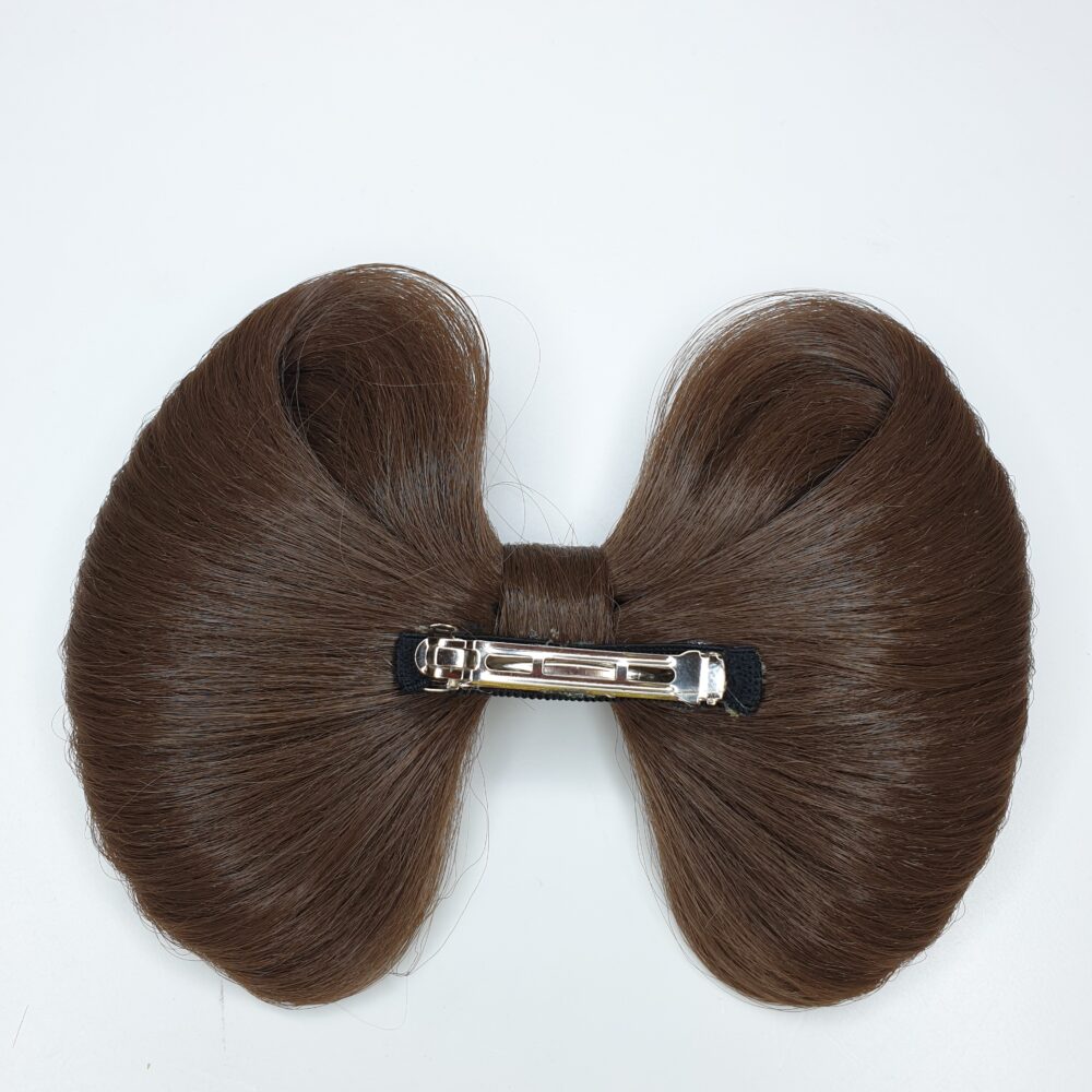 Модна Шнола-пандела за прически от синтетичен косъм.Закопчалка-автомат.Безценен аксесоар в прическите и ежедневието.Ниска цена.