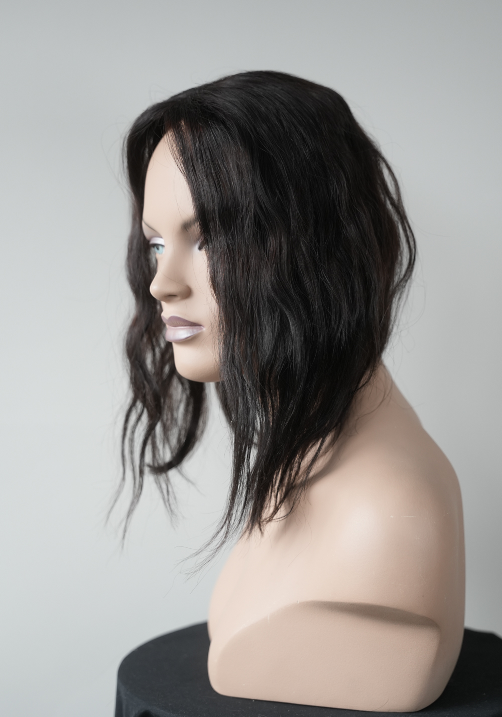 „Кери“ ТУПЕ / БРЕТОН от ЕСТЕСТВЕНА КОСА 3 до раменете-тъмно-кестенява-медицинска